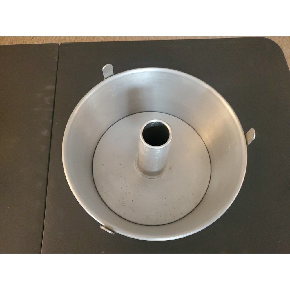 Vintage Mirro Aluminum 2-Piece Footed Angel Food/Pound Cake Pan 10" Model 5394-M